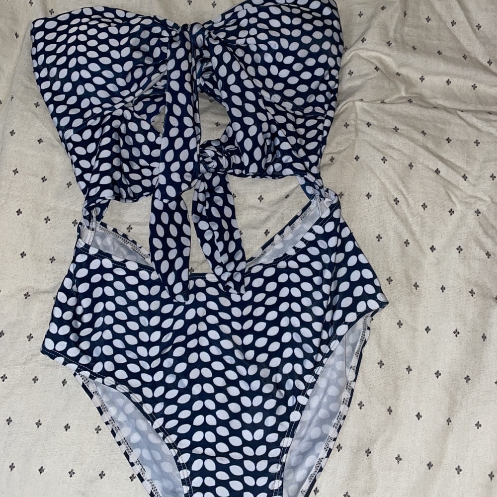 $5 Shein one piece suit, never worn. Size: s
